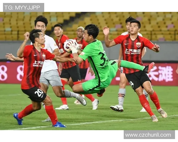 赛后分析：上海足球队与成都足球队的耐力对决全景回顾